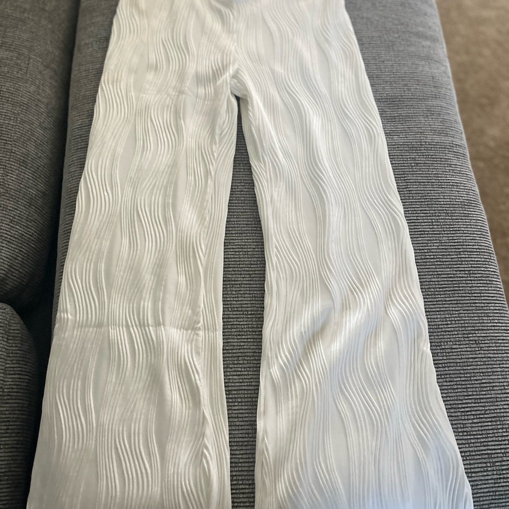 Elegant White Wide-Leg Pants - Picture 10 of 12